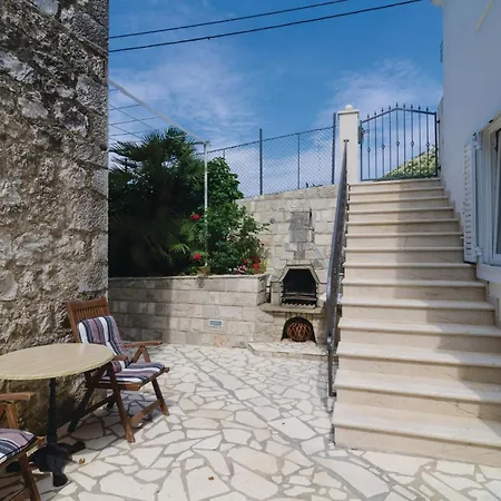 Cozy Home In Zaton Veliki With Kitchen Holiday home *